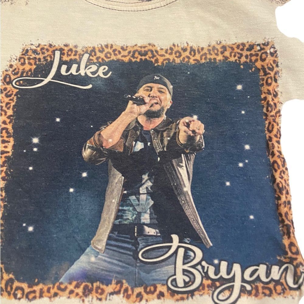 Soft style size small adult t-shirt new never worn LUKE BRYAN awesome gift
